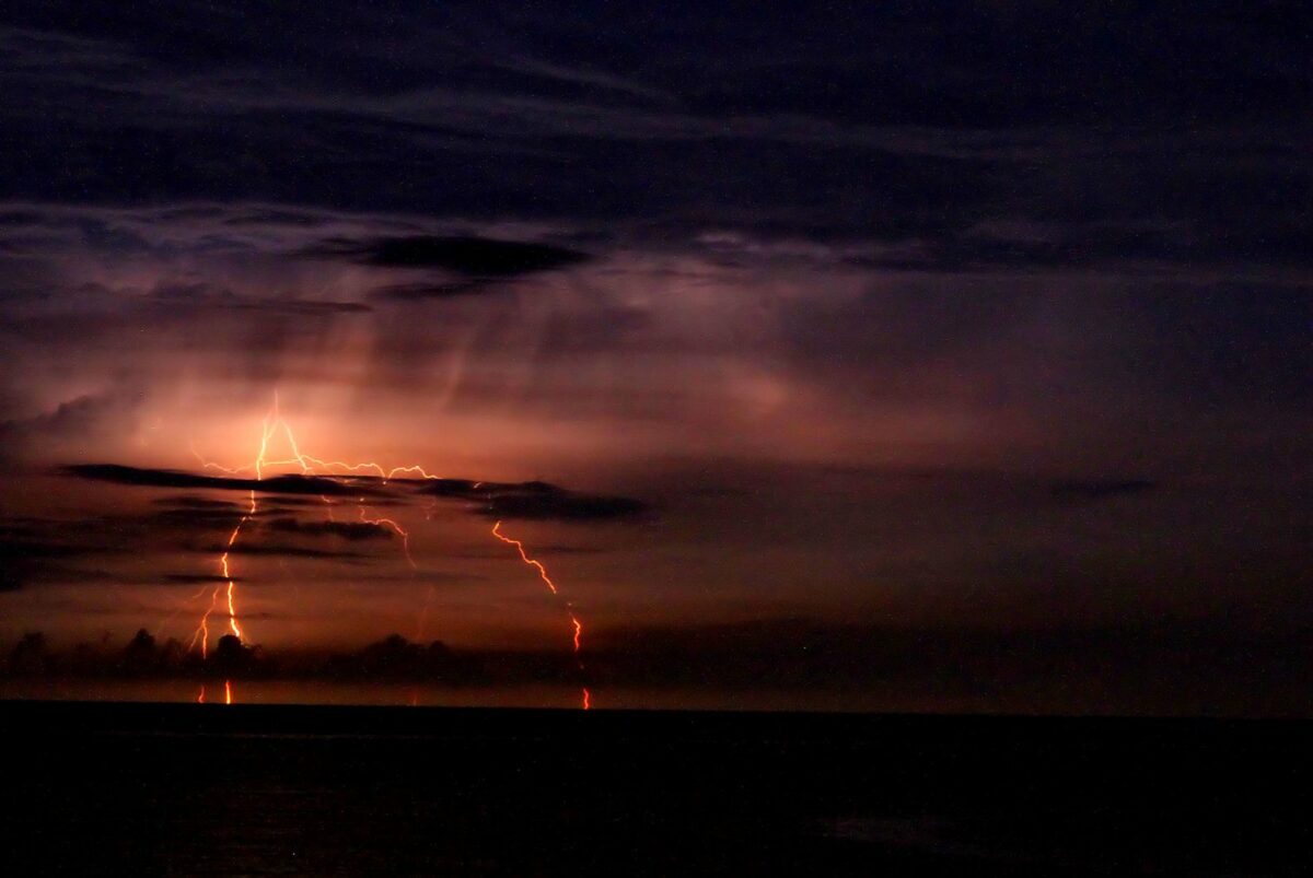 Sorry, but heat lightning isn’t real. Here’s the truth behind this weather phenomenon.
