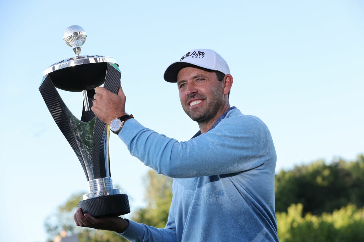 Charl Schwartzel hangs on to beat teammates, wins inaugural LIV Golf event and $4,750,000