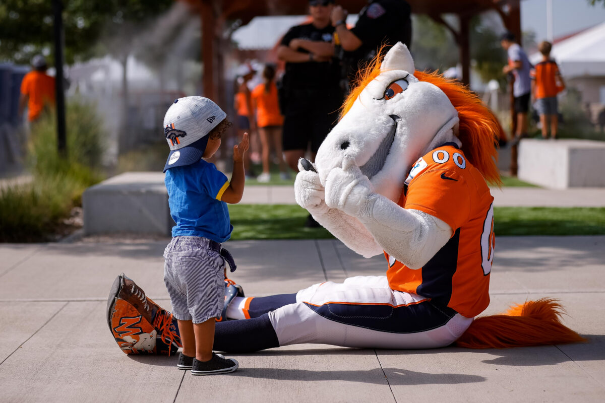 Broncos announce 2022 training camp schedule