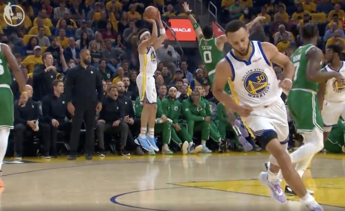 Steph Curry’s sly no-look reaction to Klay Thompson’s 3-pointer in NBA Finals was too good