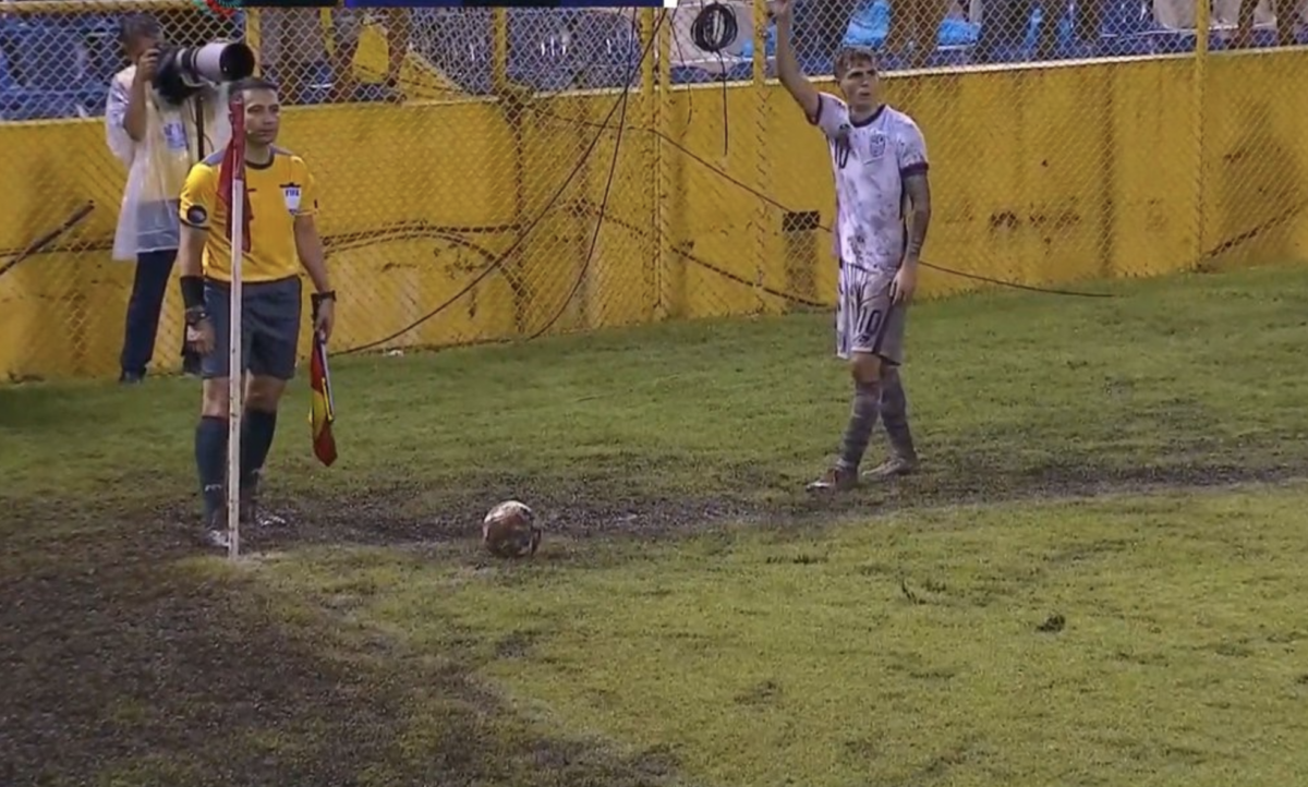 10 wild photos from the USMNT’s ridiculously muddy match against El Salvador
