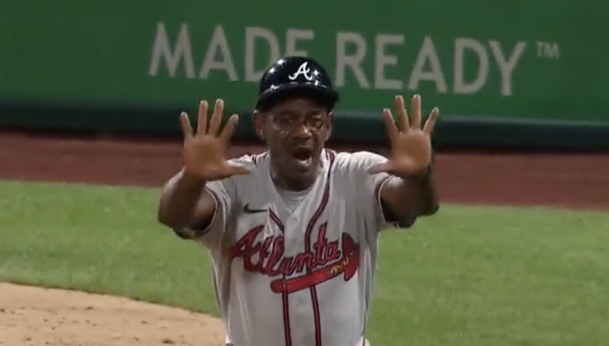 The Braves’ Orlando Arcia actually ran around Ron Washington’s stop sign and scored anyway