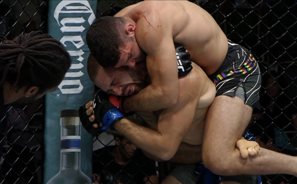 UFC on ESPN 38 results: Thiago Moises wraps up, taps Christos Giagos in first