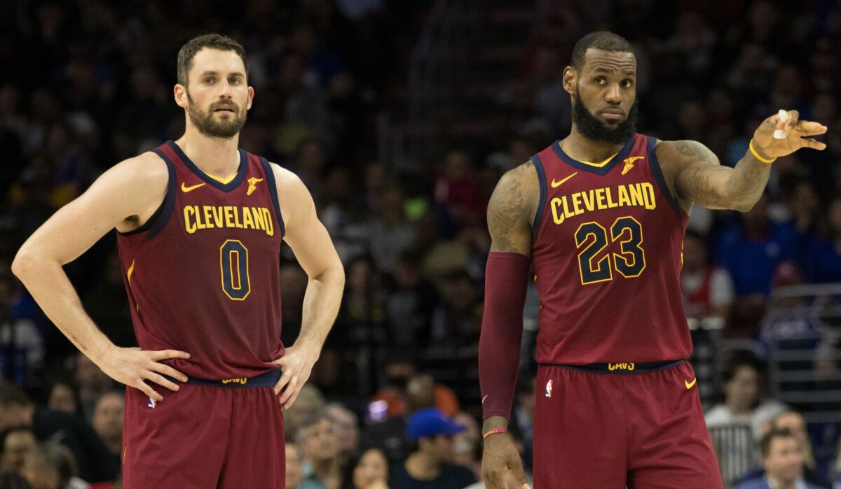 LeBron James is working in the gym with a former Cavs teammate