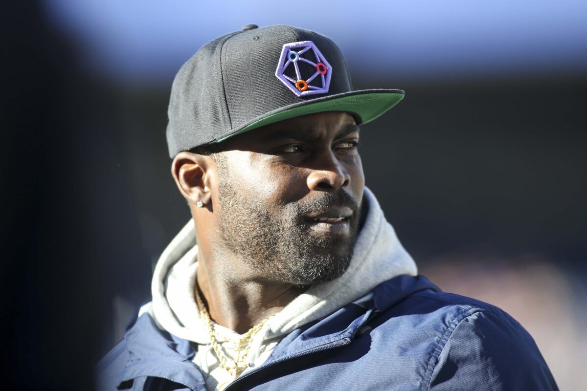 Former Eagles QB Michael Vick partnering with firm to help develop and mentor young athletes