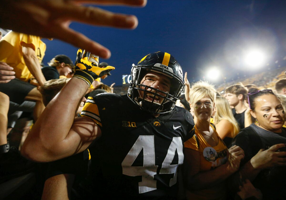 Best photos of Iowa Hawkeyes linebacker Seth Benson entering the 2022 college football season