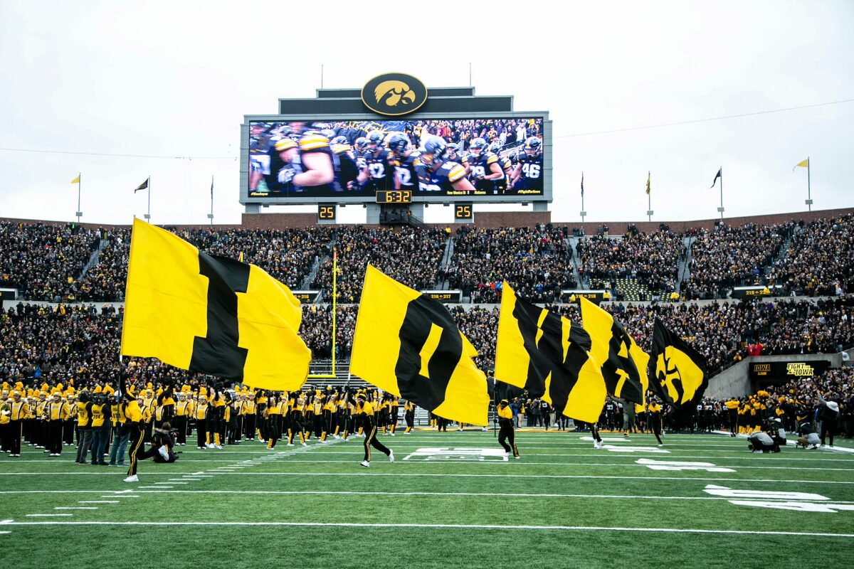 ‘I’m home:’ 5-star offensive tackle Kadyn Proctor commits to the Iowa Hawkeyes
