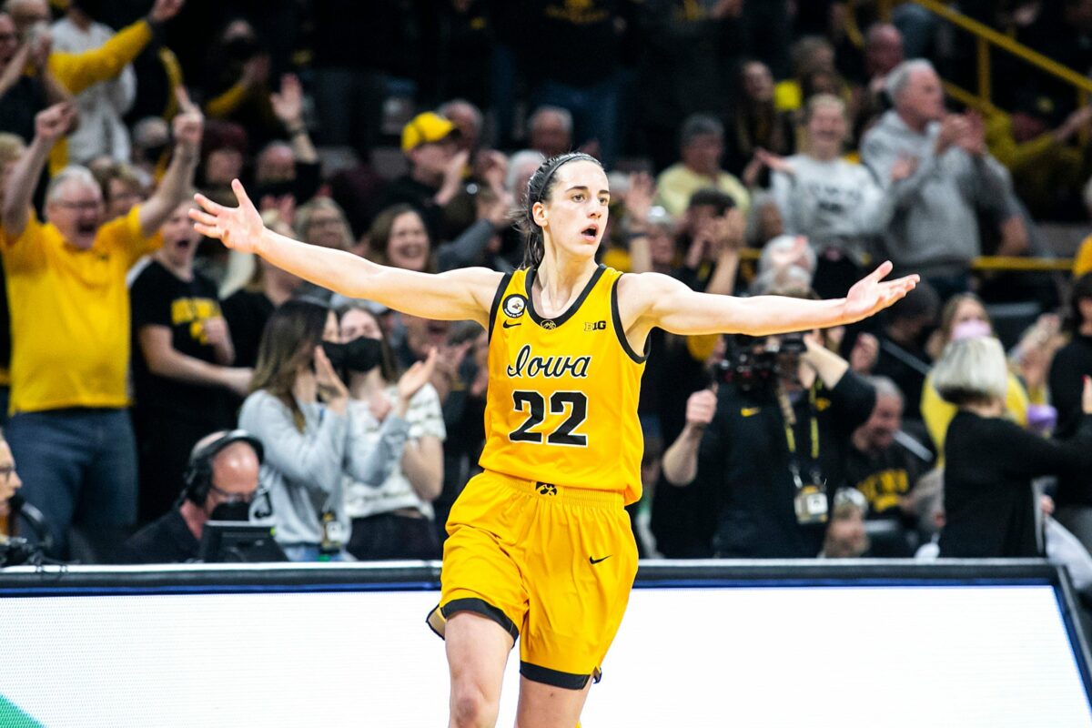 Iowa Hawkeyes’ Caitlin Clark only D1 player to ever lead nation in both points, assists