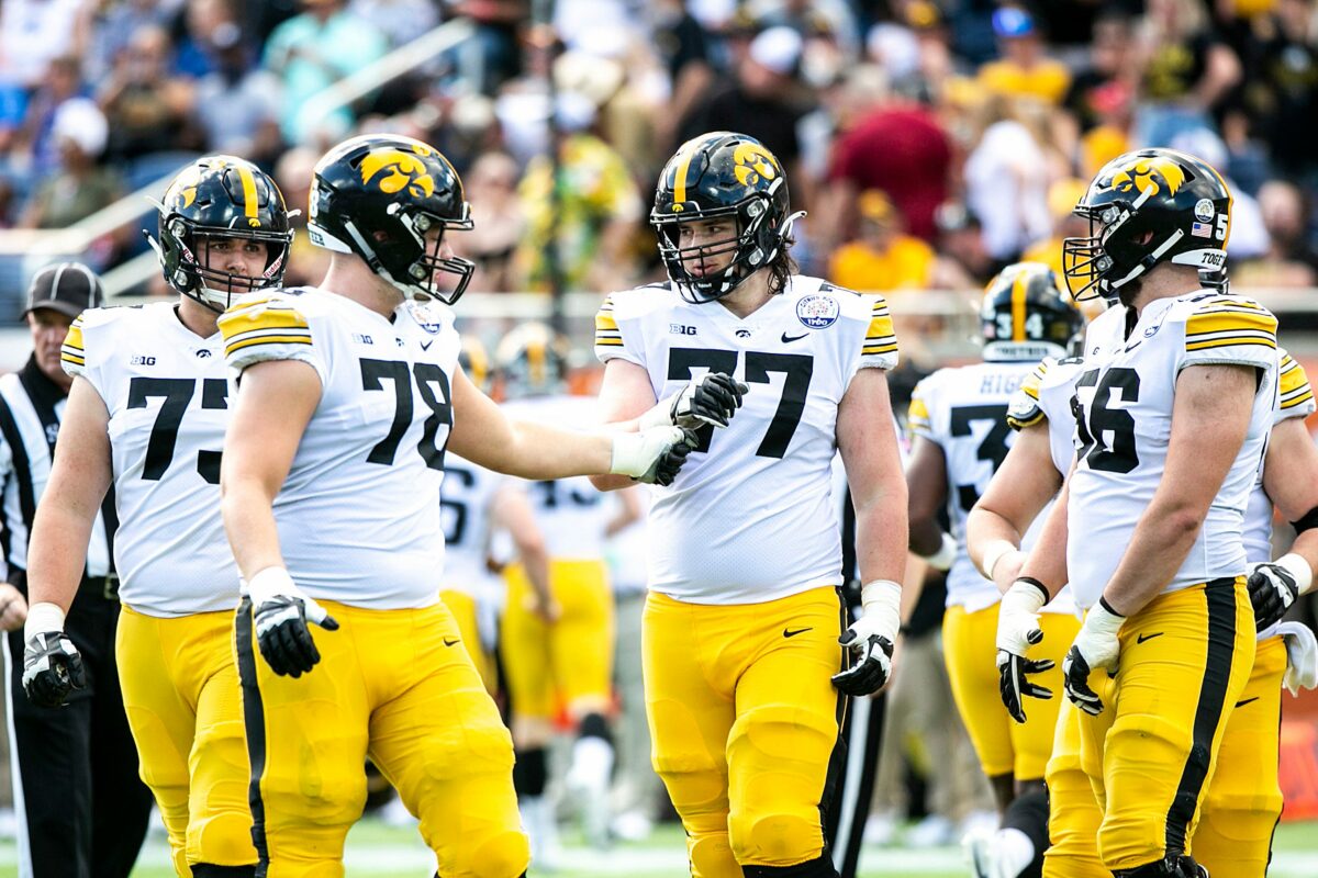 Iowa Hawkeyes’ offensive line looking to kiss growing pains goodbye in 2022