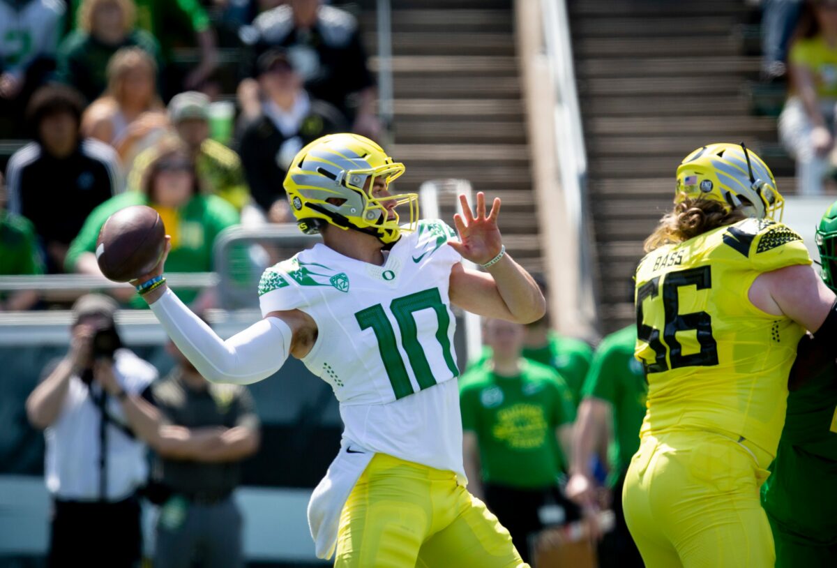 Bo Nix and Oregon Ducks to be featured in Fanatics and Topps trading card deal