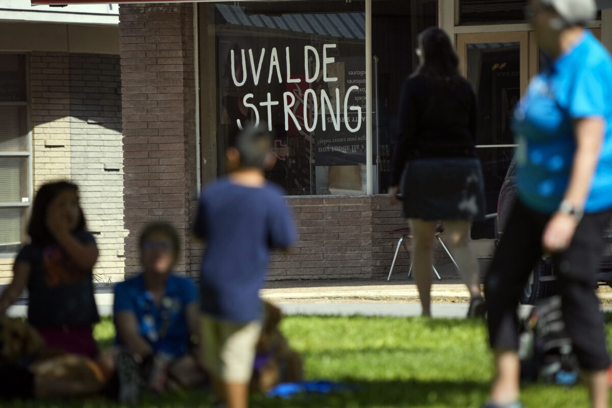 Houston Texans donate $400K to Robb School Memorial Fund