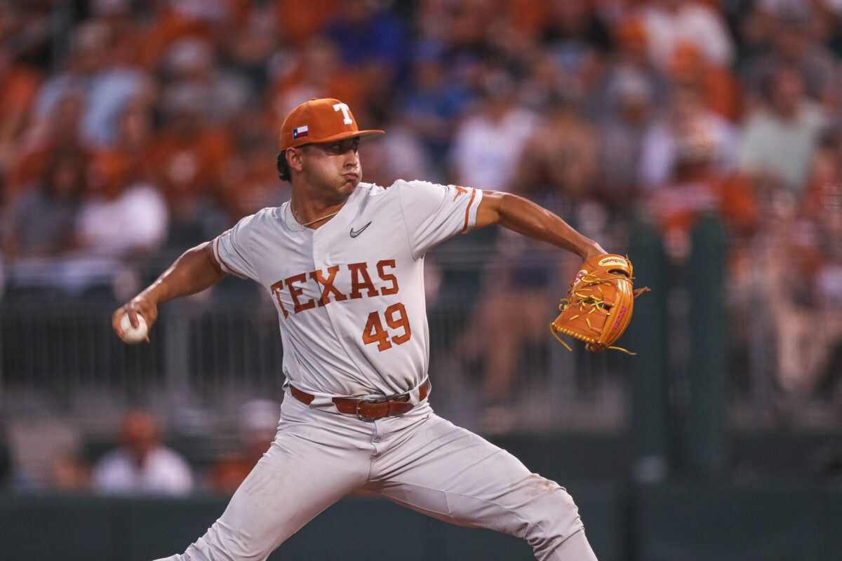 No. 9 Texas dominates Air Force 10-1, advance to the Super Regionals