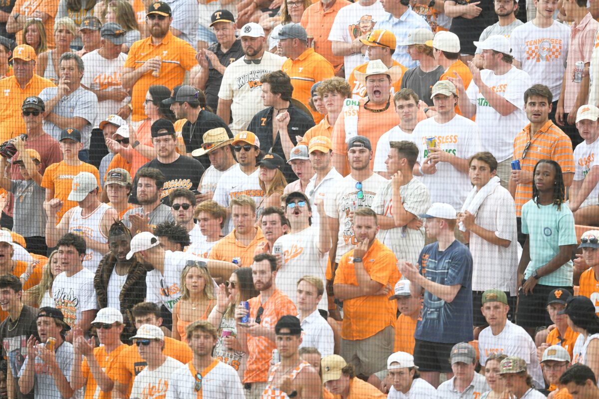 Watch: Tennessee fans litter field after ejection