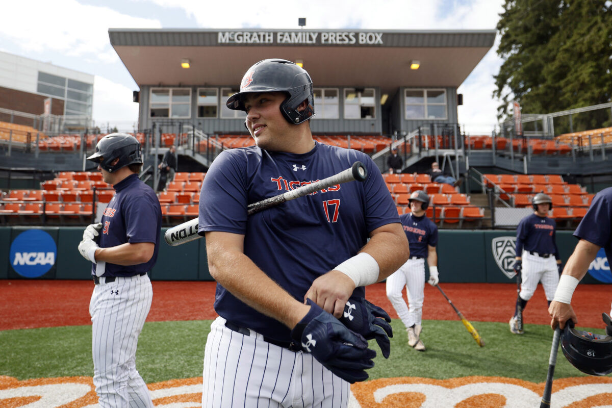 PHOTO GALLERY: Auburn drops game 2 to Oregon State