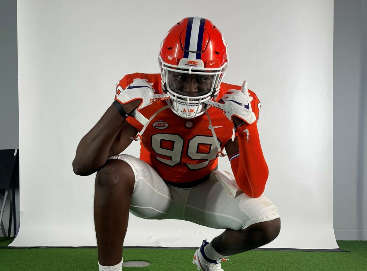 Clemson lands commitment from top-25 national recruit, one of nation’s top d-linemen