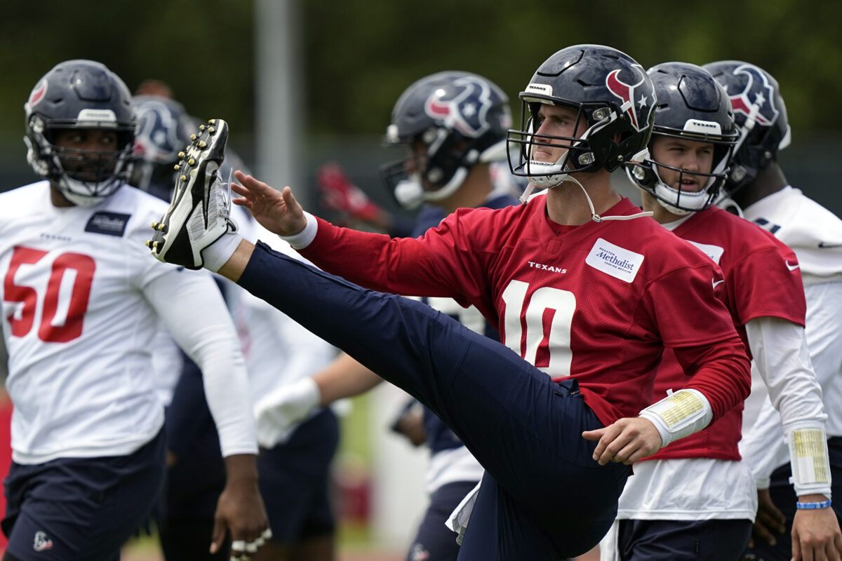 Texans’ Davis Mills relies upon QB room replete with experience