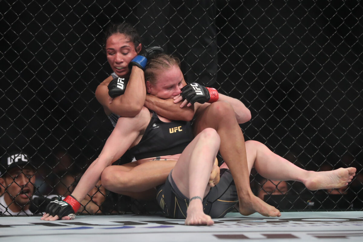 Julianna Peña: Taila Santos beat Valentina Shevchenko with one eye at UFC 275