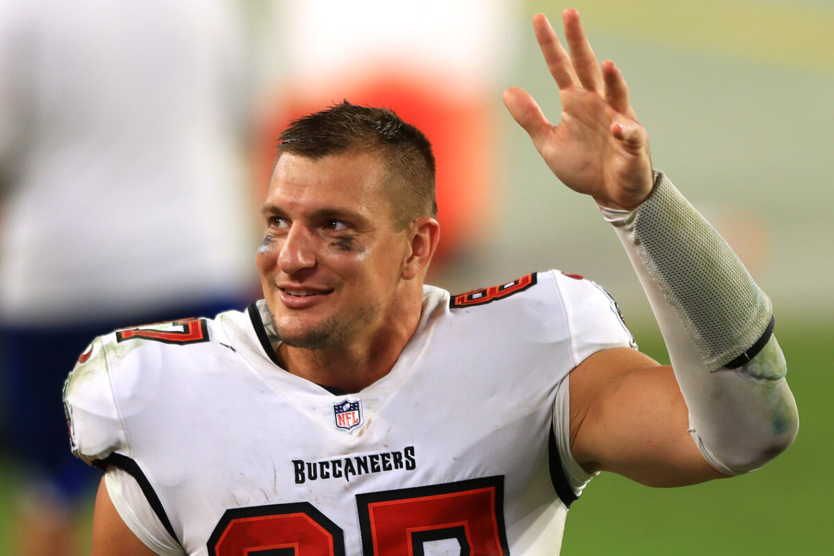 Watch Rob Gronkowski break the news to USA TODAY Girls Athlete of the Year, Claire Curzan