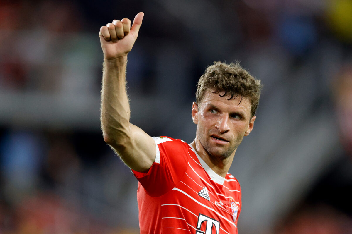 WATCH: Chiefs WR Mecole Hardman’s jersey swap with FC Bayern’s Thomas Müller