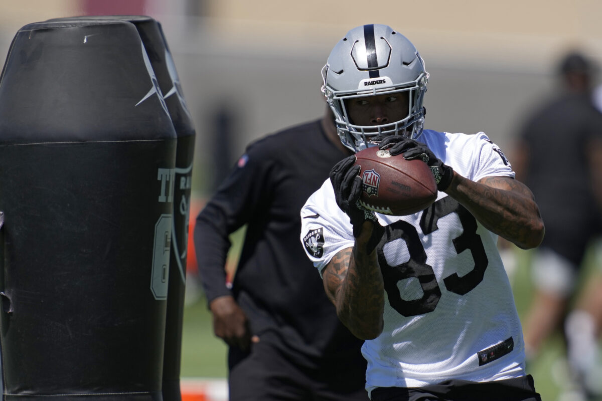 Raiders TE Darren Waller says new contract or not ‘I’m here, I’m playing’