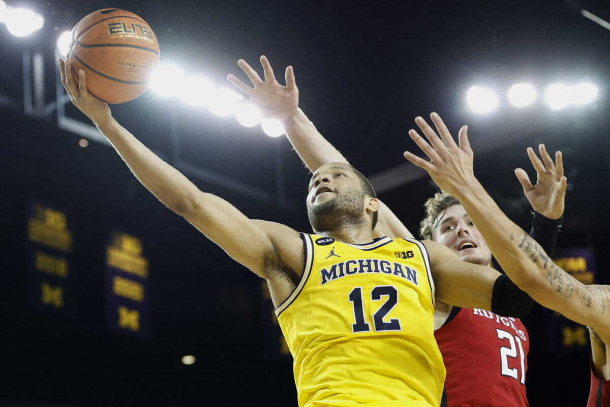 Three Michigan basketball players sign pro deals