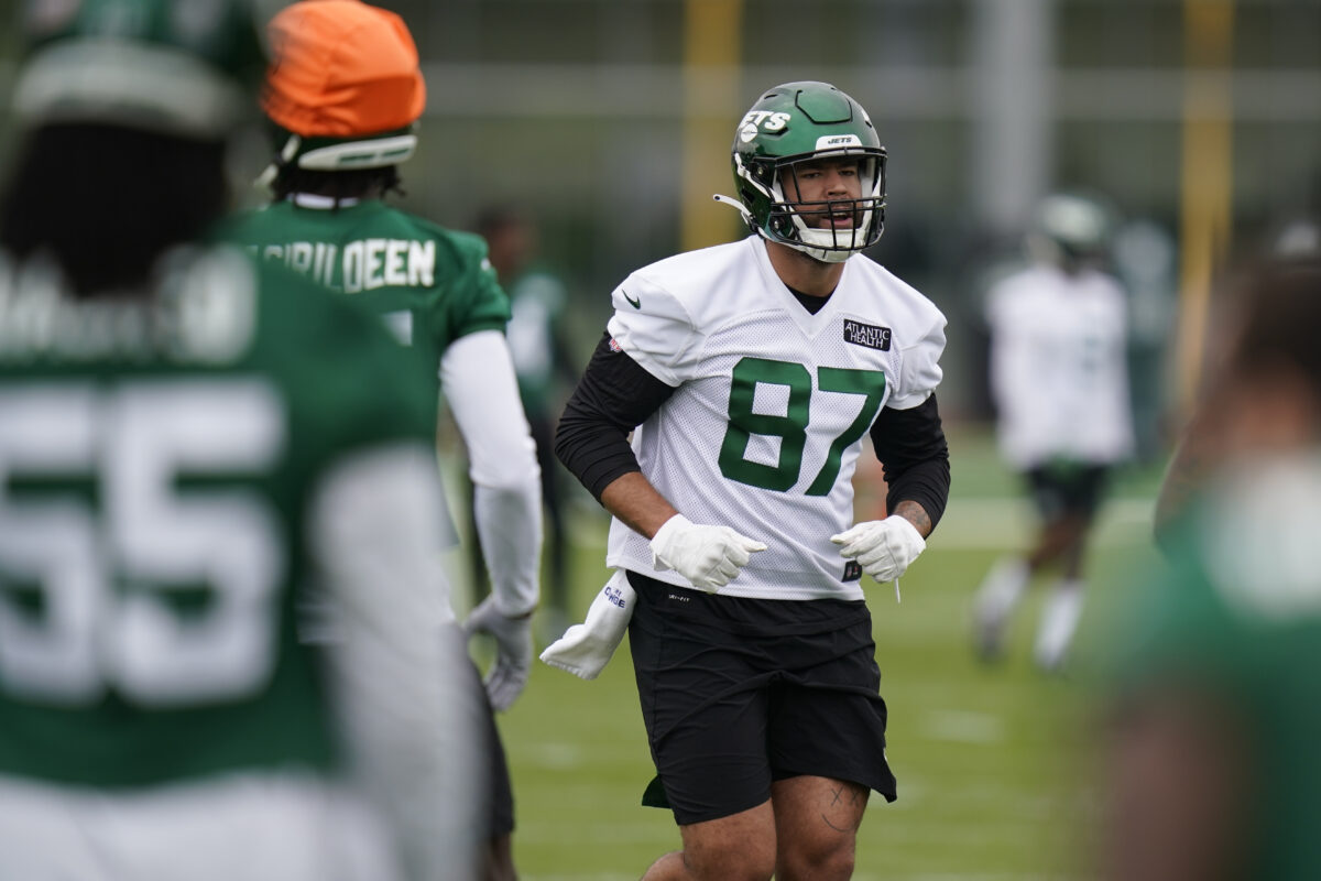 C.J. Uzomah wears the best shirt as Jets report to training camp