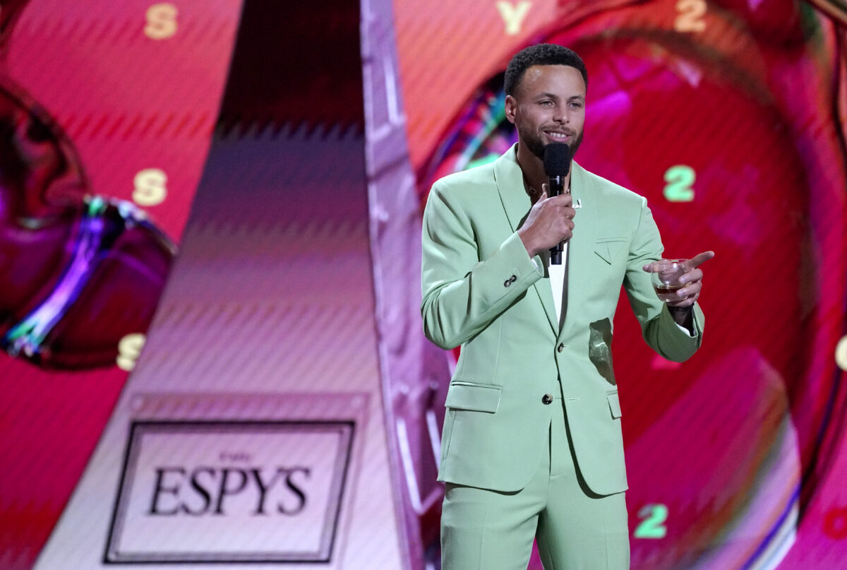 The 8 funniest 2022 ESPYs moments, from Steph Curry’s Tom Brady joke to Draymond Green’s podcast cameo