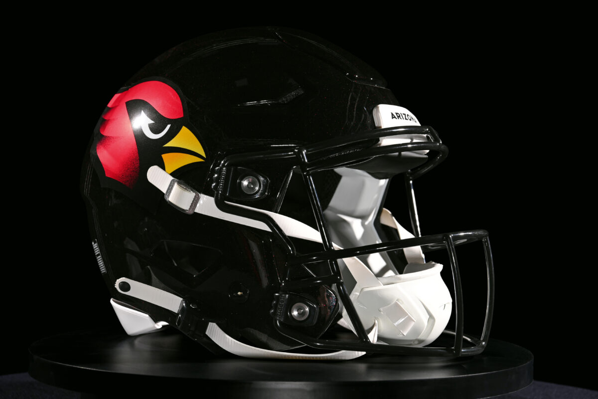 Cardinals announce alternate black helmet for 2022