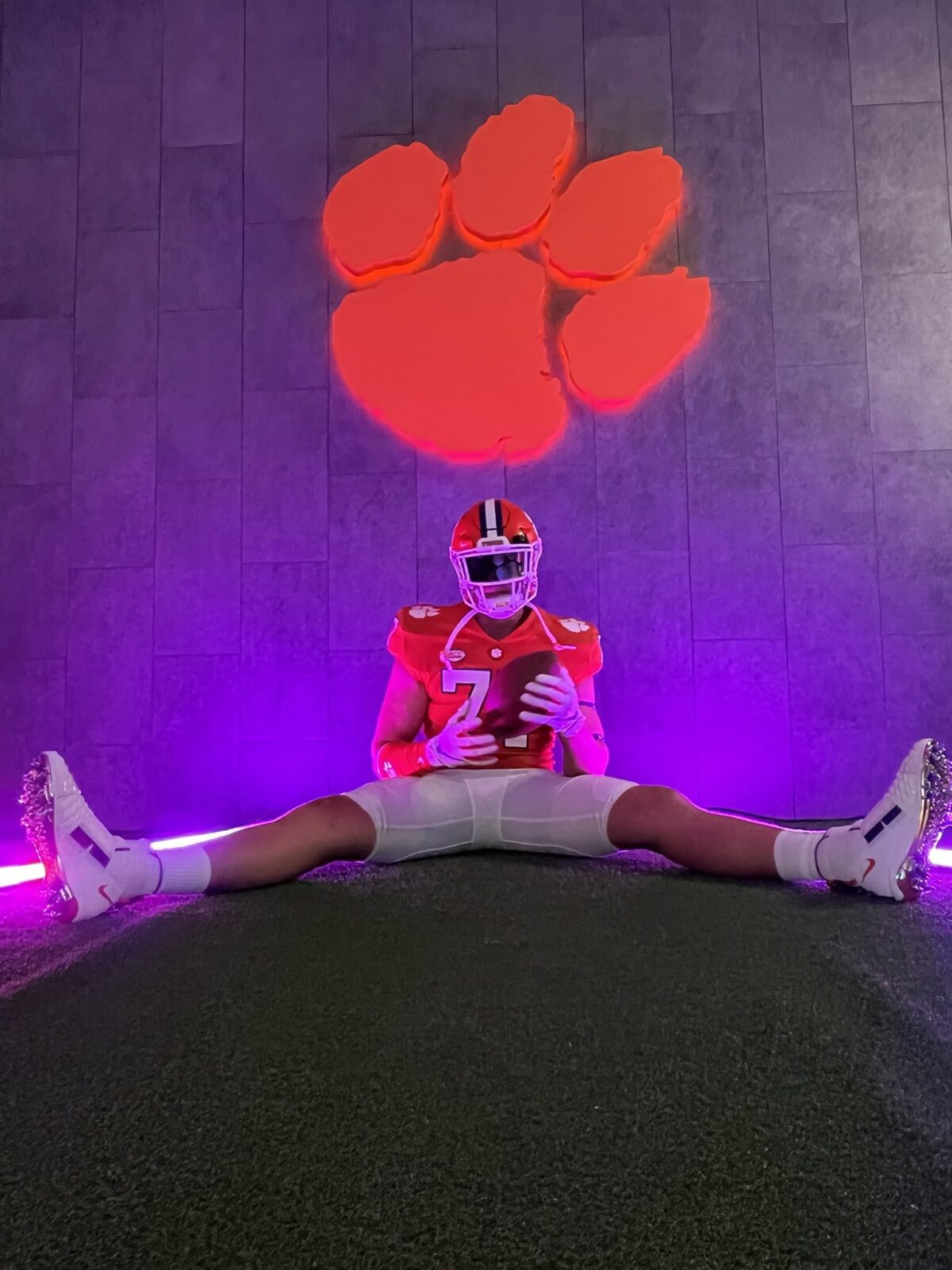 Texas OL talks visit, says Clemson commit teammate ‘sparked an interest’ in Tigers