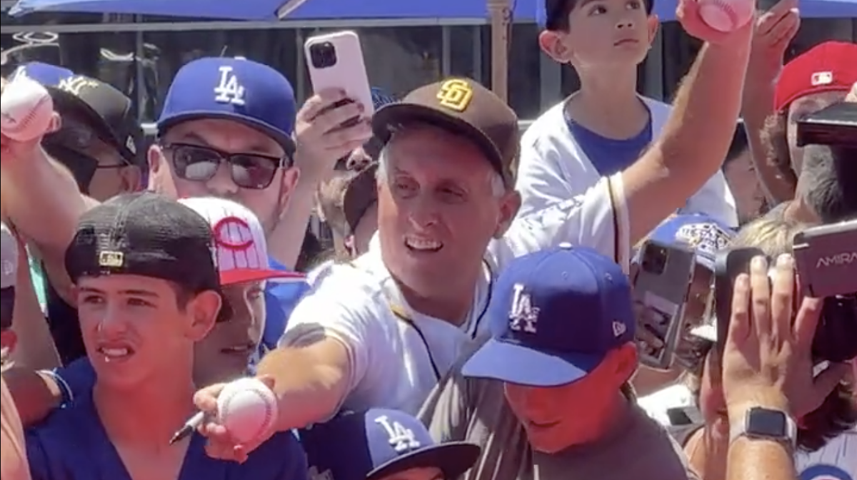 A grown man was jockeying for All-Star Game autographs and MLB fans were not impressed