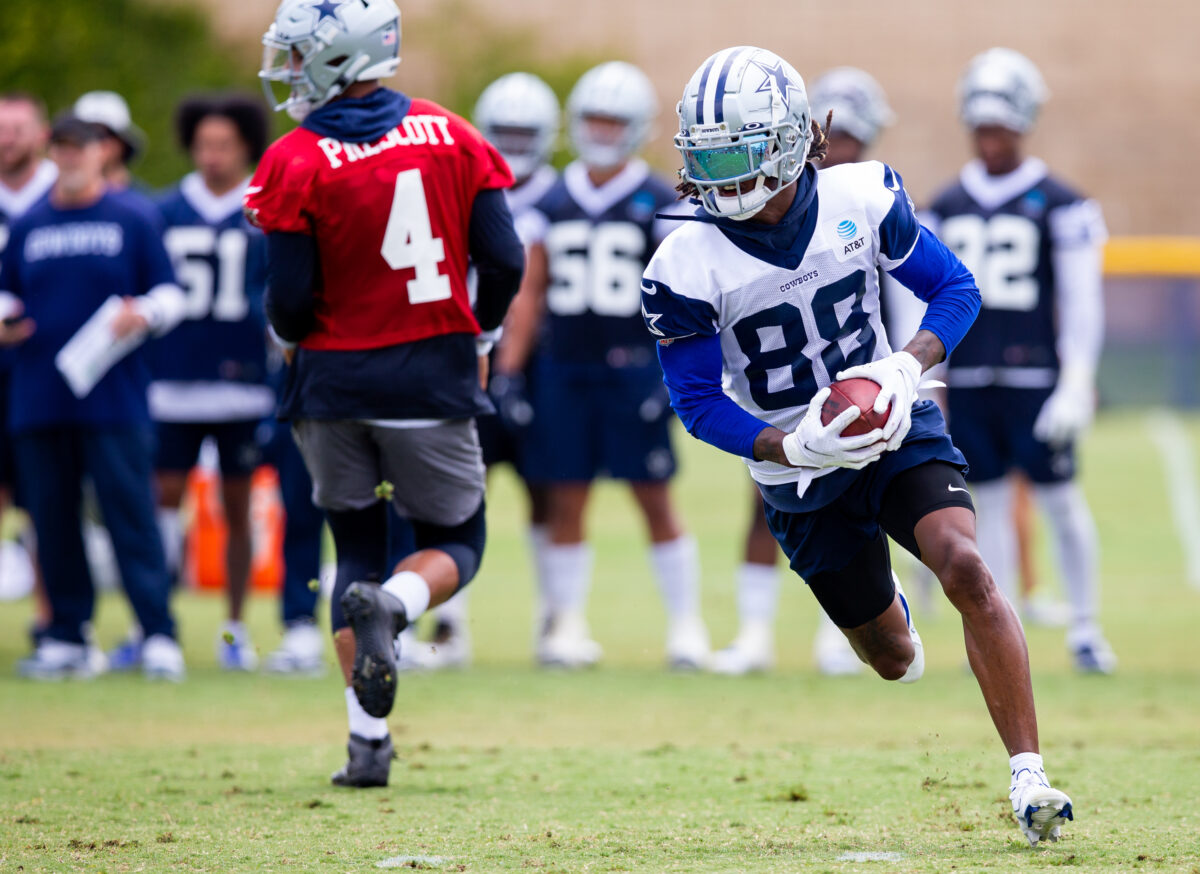 CeeDee Lamb drops ‘Horns Down’ on arrival to Dallas Cowboys training camp practice