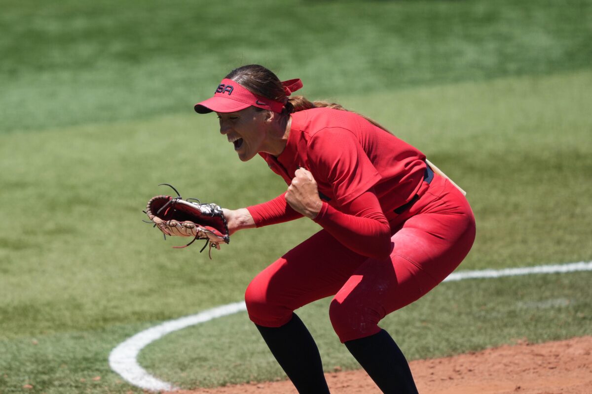 Monica Abbott pitches combined no-hitter