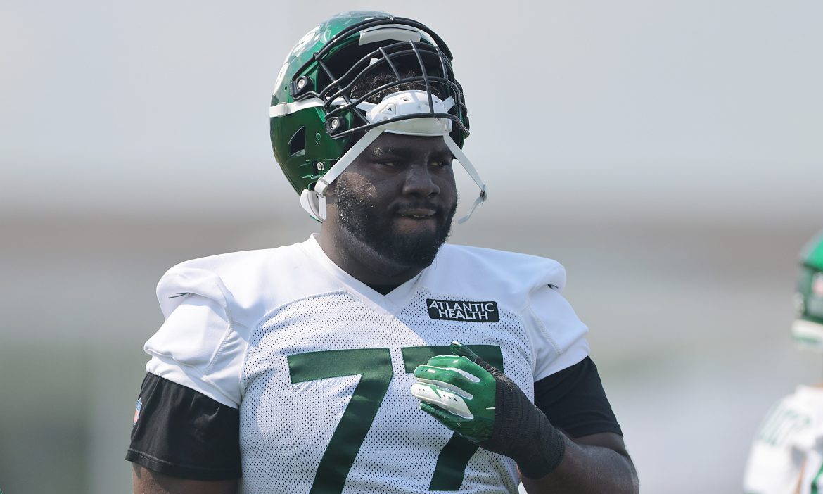 Jets’ Robert Saleh: Mekhi Becton starts at RT, but his LT days ‘are not over’