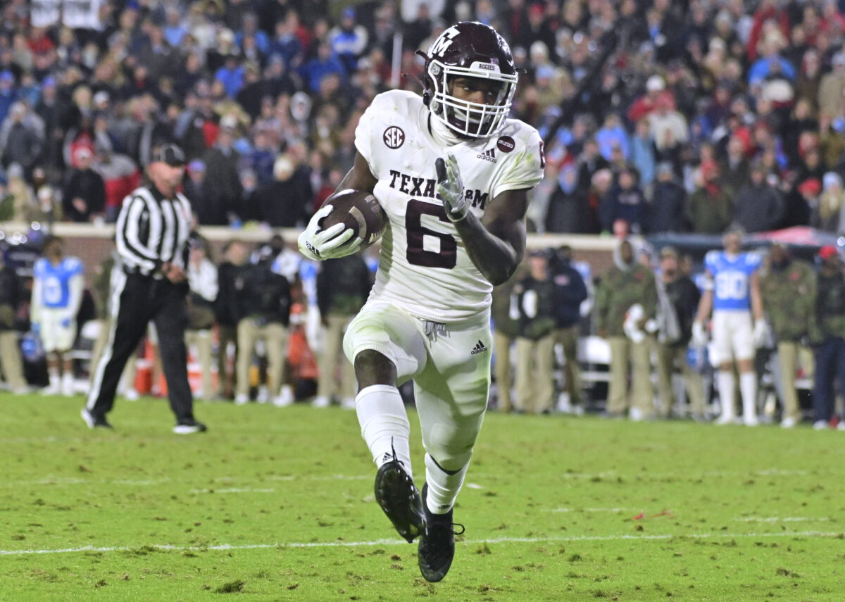 Texans should keep tabs on Texas A&M RB Devon Achane for 2023 NFL draft