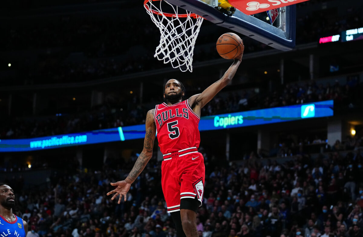 Report: Derrick Jones Jr. resigns with Bulls on two-year deal