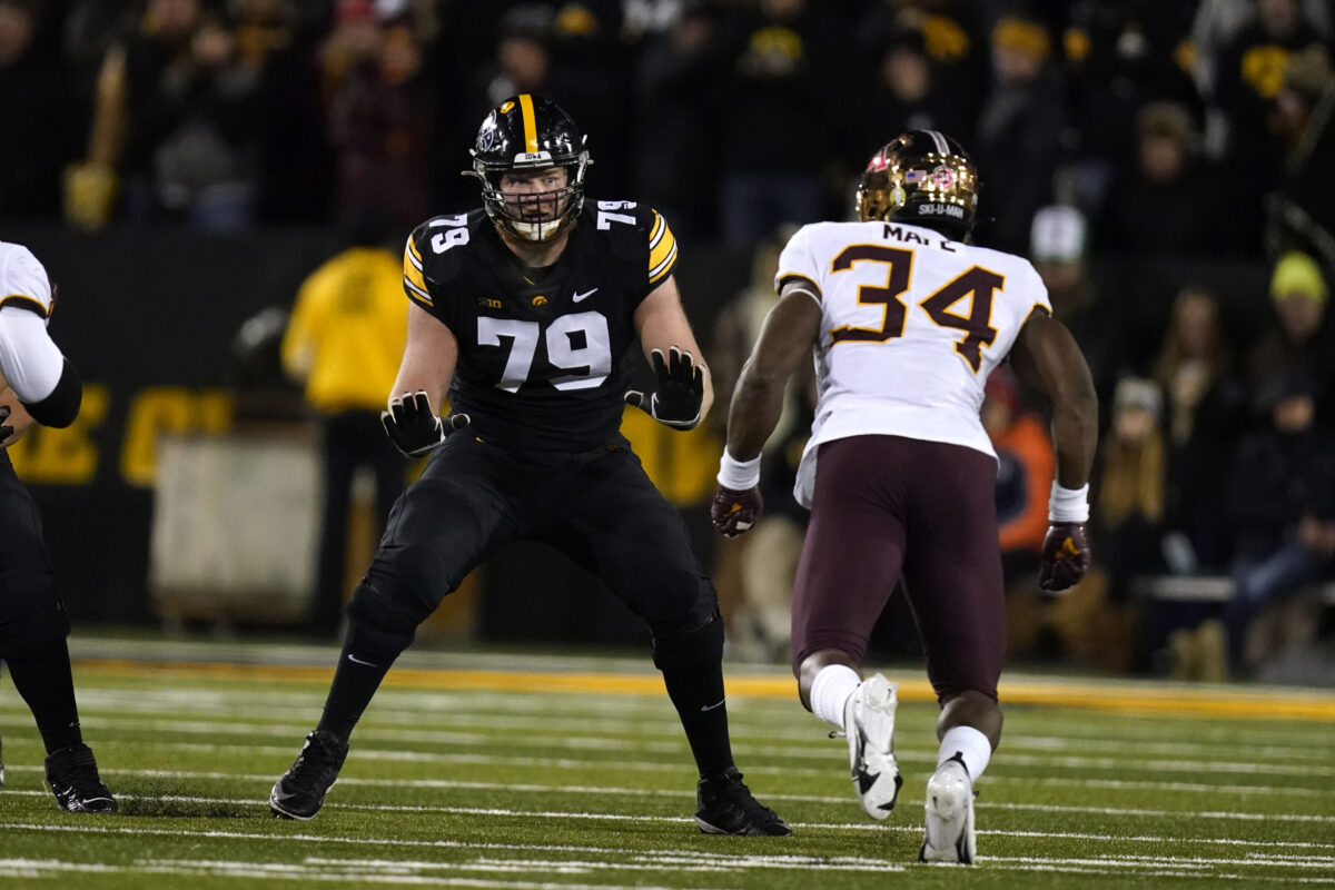 6 items with Iowa Hawkeyes offensive tackle Jack Plumb ahead of 2022 fall camp