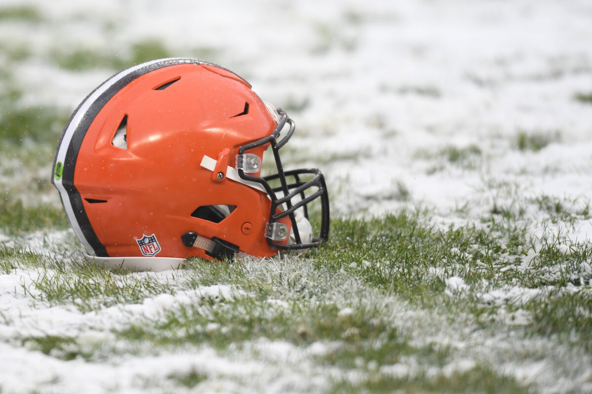 Browns social media trolls Bears over new orange helmet