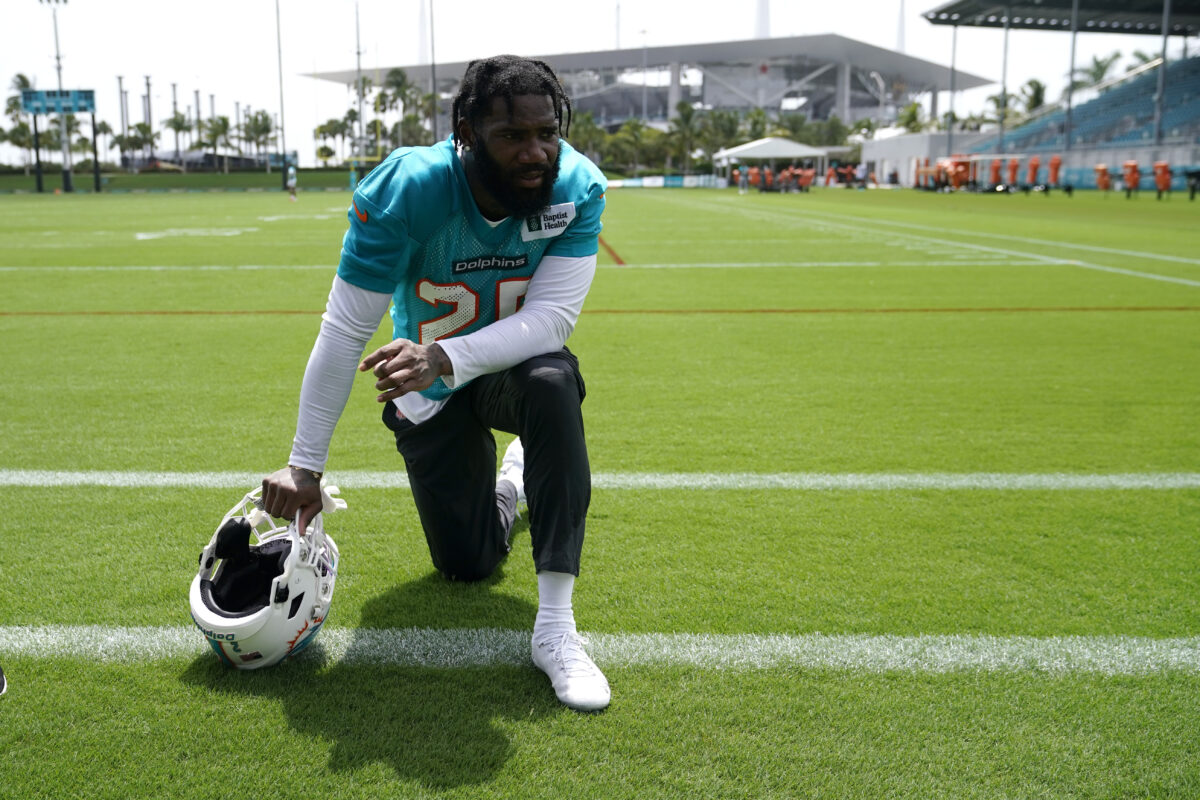 Mike McDaniel shares what Xavien Howard means to the Dolphins