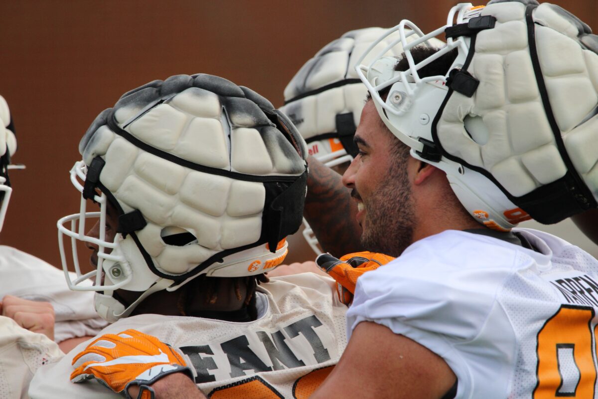 Princeton Fant, Jacob Warren discussion to assist Vols’ pass protection in backfield