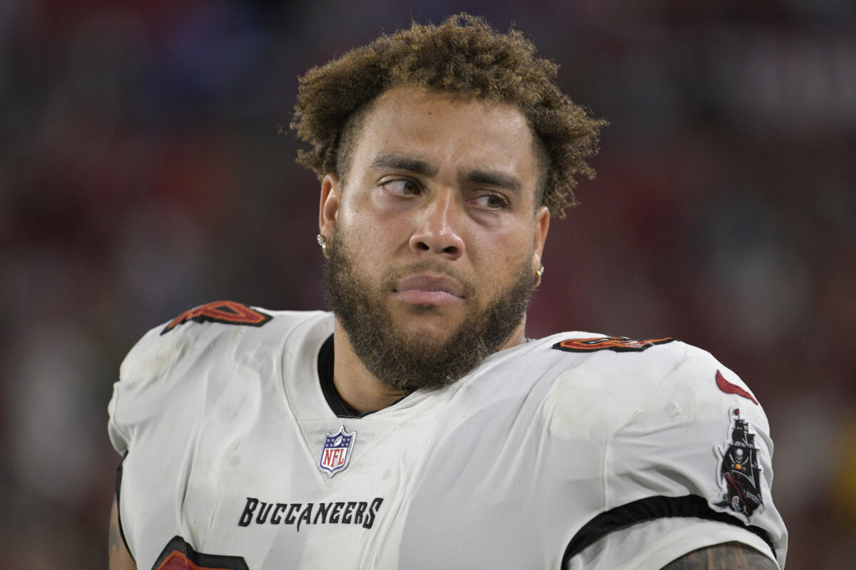 Bucs G Aaron Stinnie carted off with knee injury