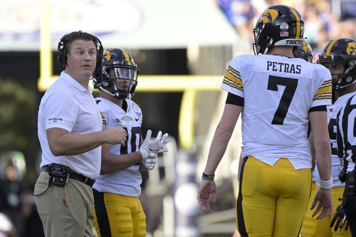 Will the Iowa Hawkeyes toss more than 15 passing touchdowns in 2022?