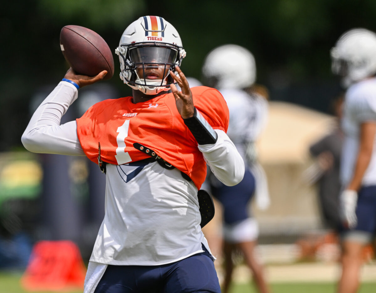 Cole Cubelic shares thoughts on Auburn’s ongoing quarterback battle