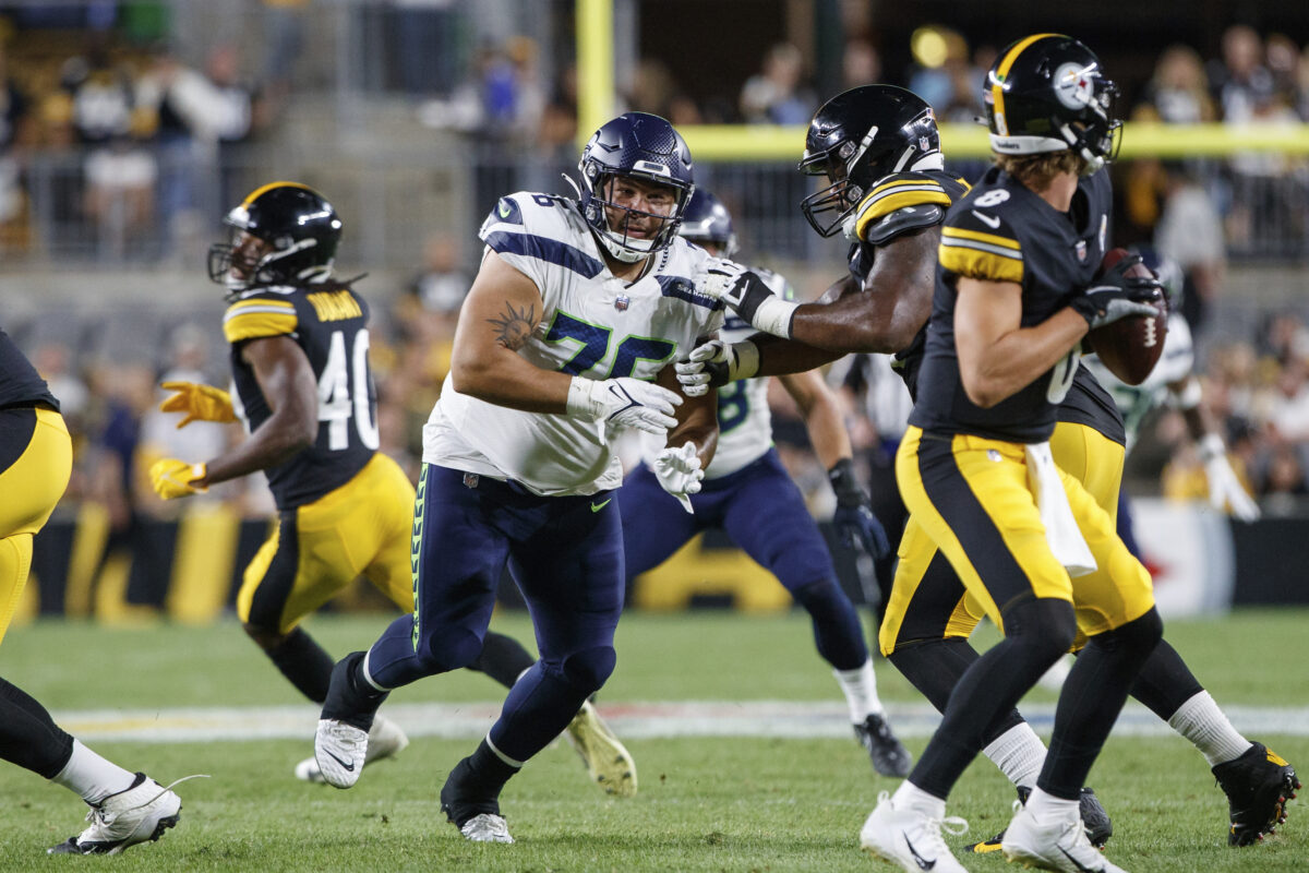 Seahawks announce 4 roster moves, including putting Cody Thompson on IR