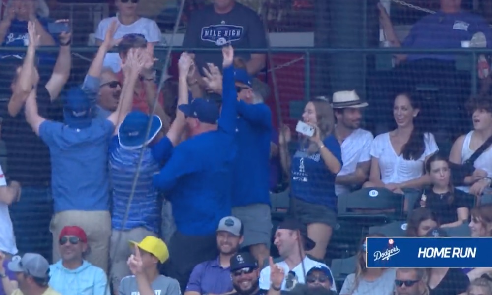 James Outman de los Dodgers anotó un homerun en su primera vez al bat en la MLB y la reacción de su familia fue lo mejor