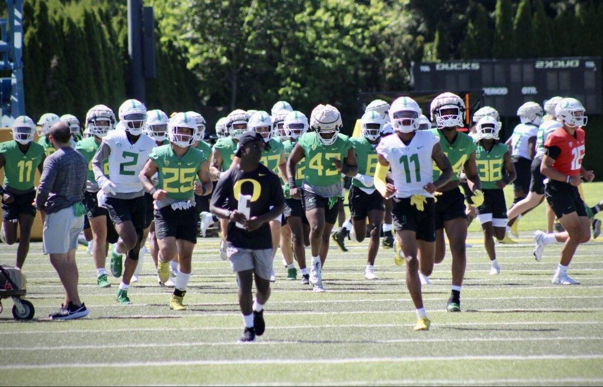 Projecting Oregon Ducks’ two-deep depth chart following first scrimmage of fall camp