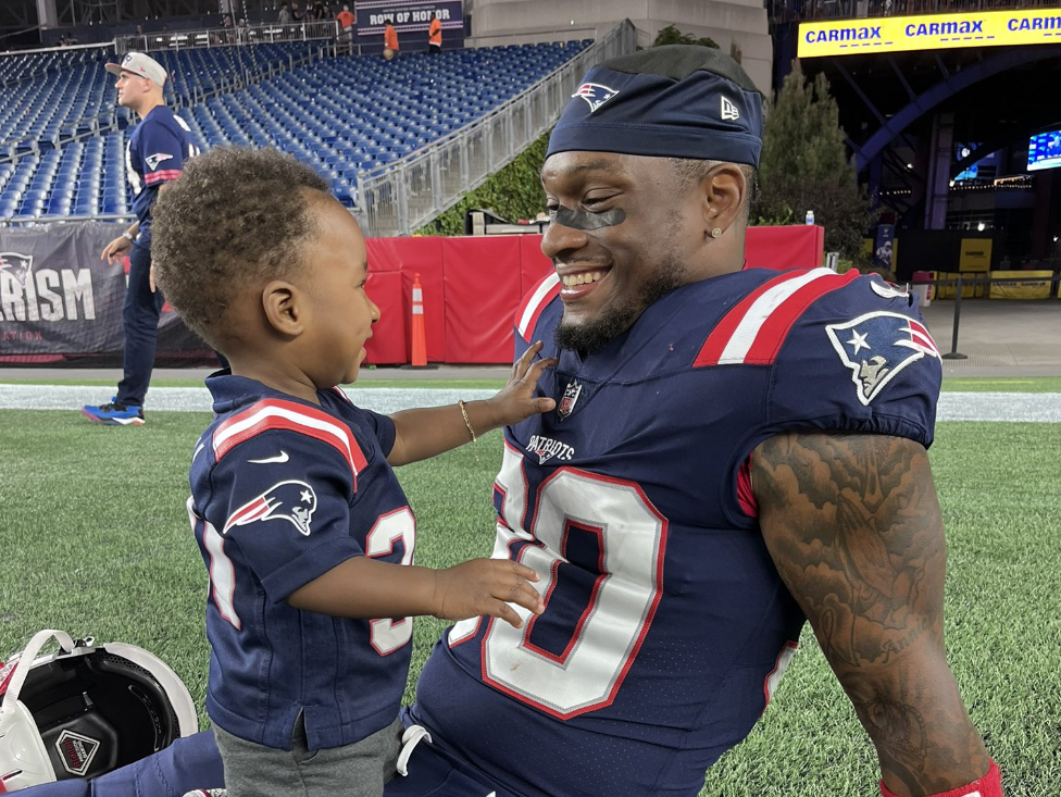 Patriots’ Mack Wilson’s precious on-field moment with his adorable son will melt your heart