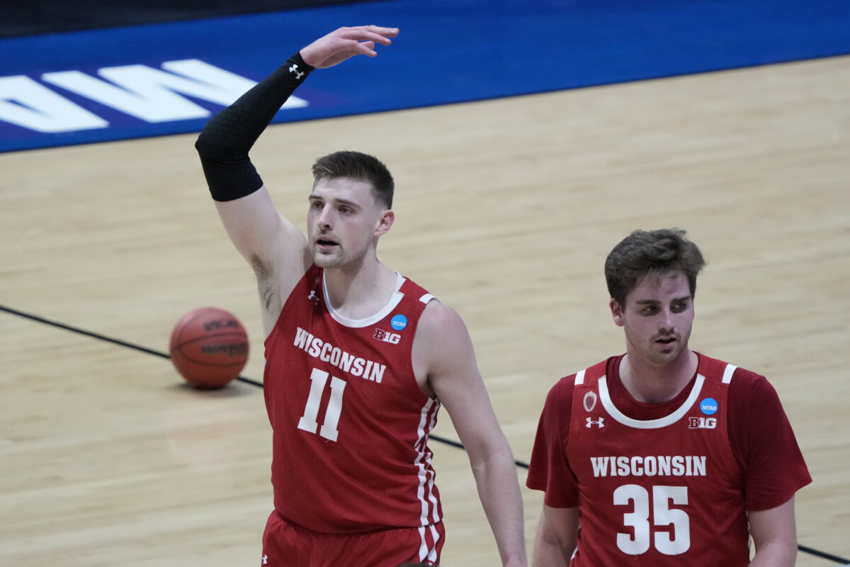 Former Badgers C Micah Potter has found a new home