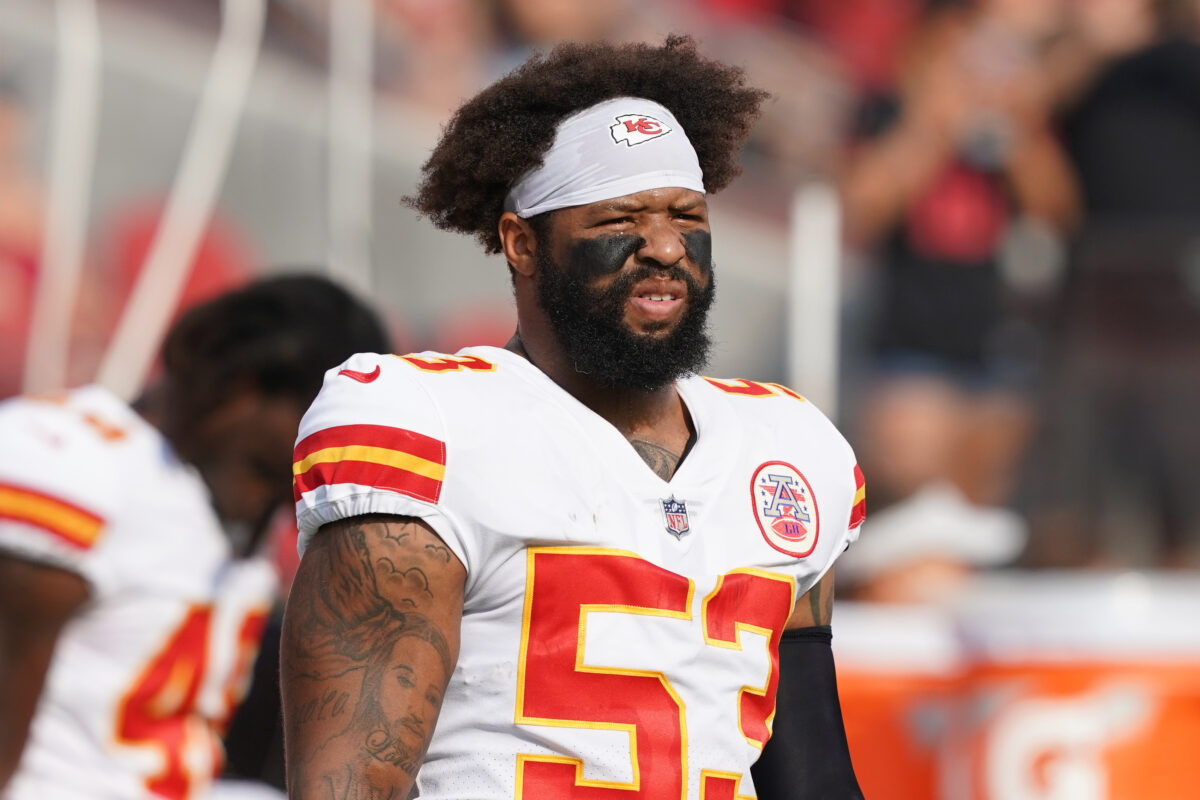 Former Chiefs LB Anthony Hitchens working out for Saints