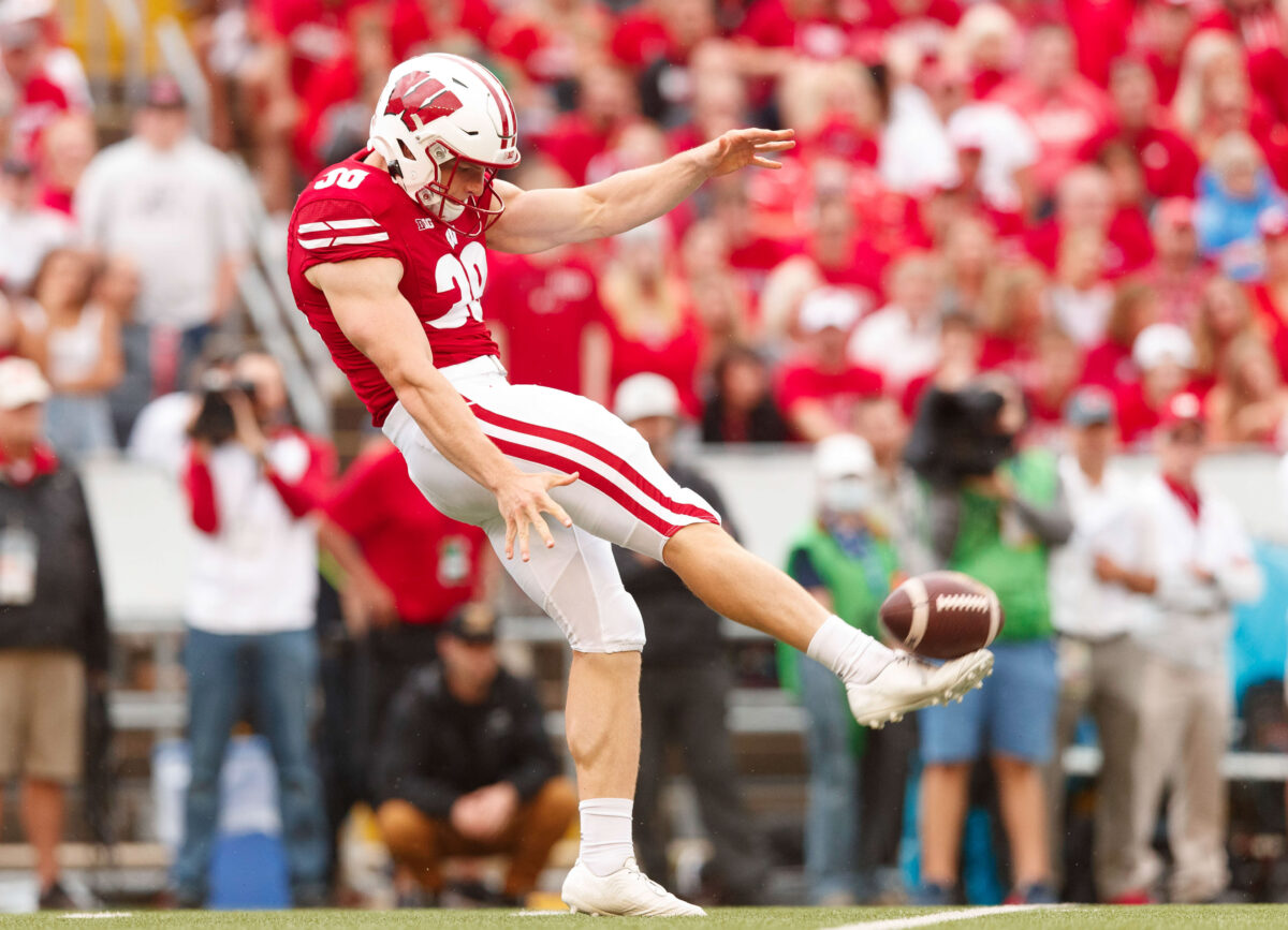 Twitter reacts to Wisconsin punter Andy Vujnovich’s insane workout routine