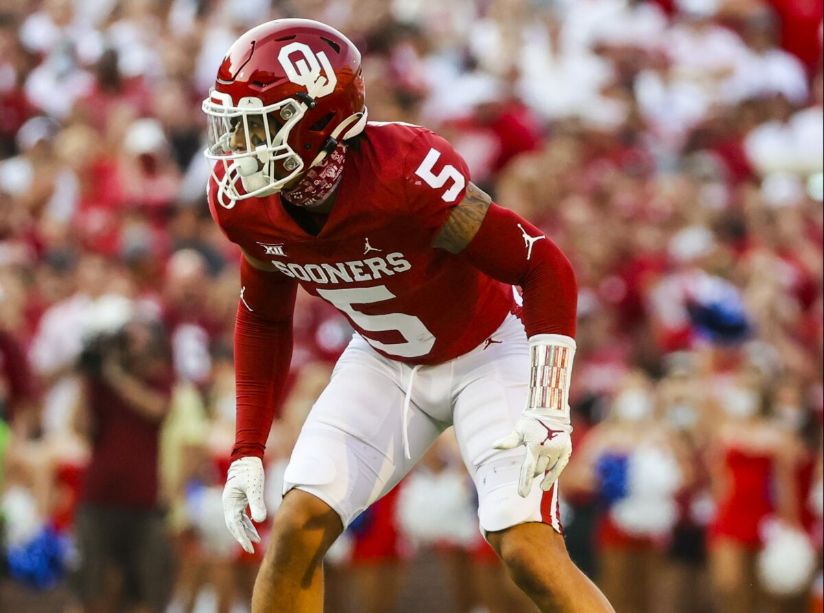 Oklahoma second-year safety Billy Bowman standing out in fall camp